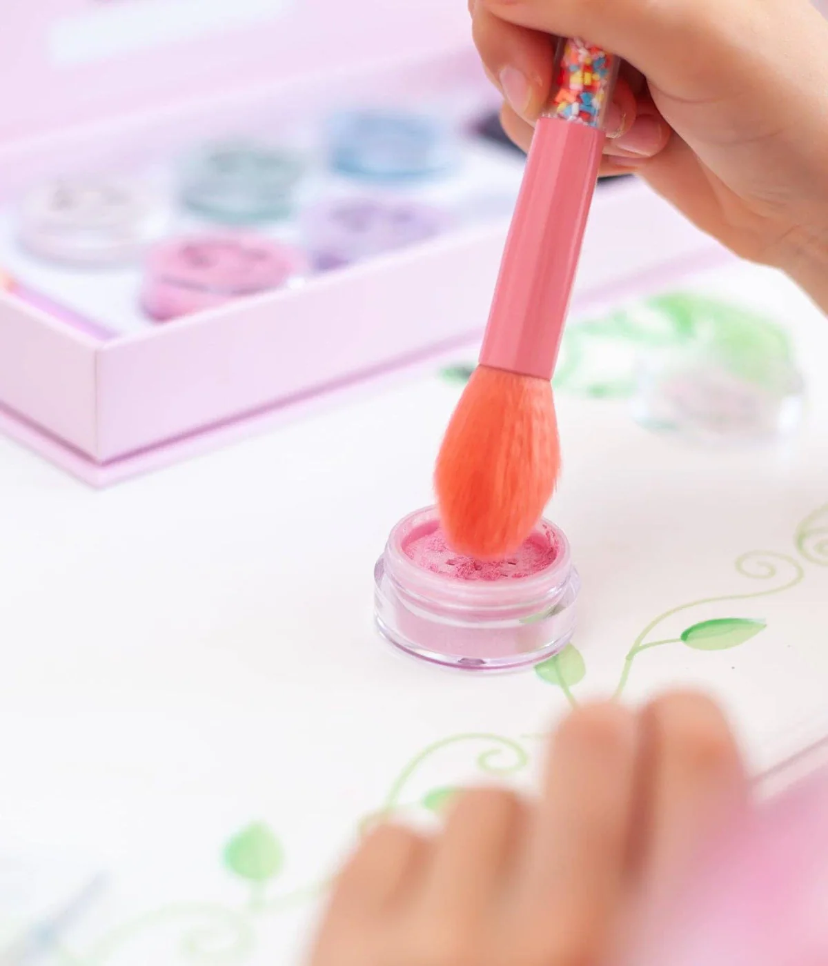 Oh Flossy Deluxe Makeup Set - Soft Pink with Sparkles - Image 9