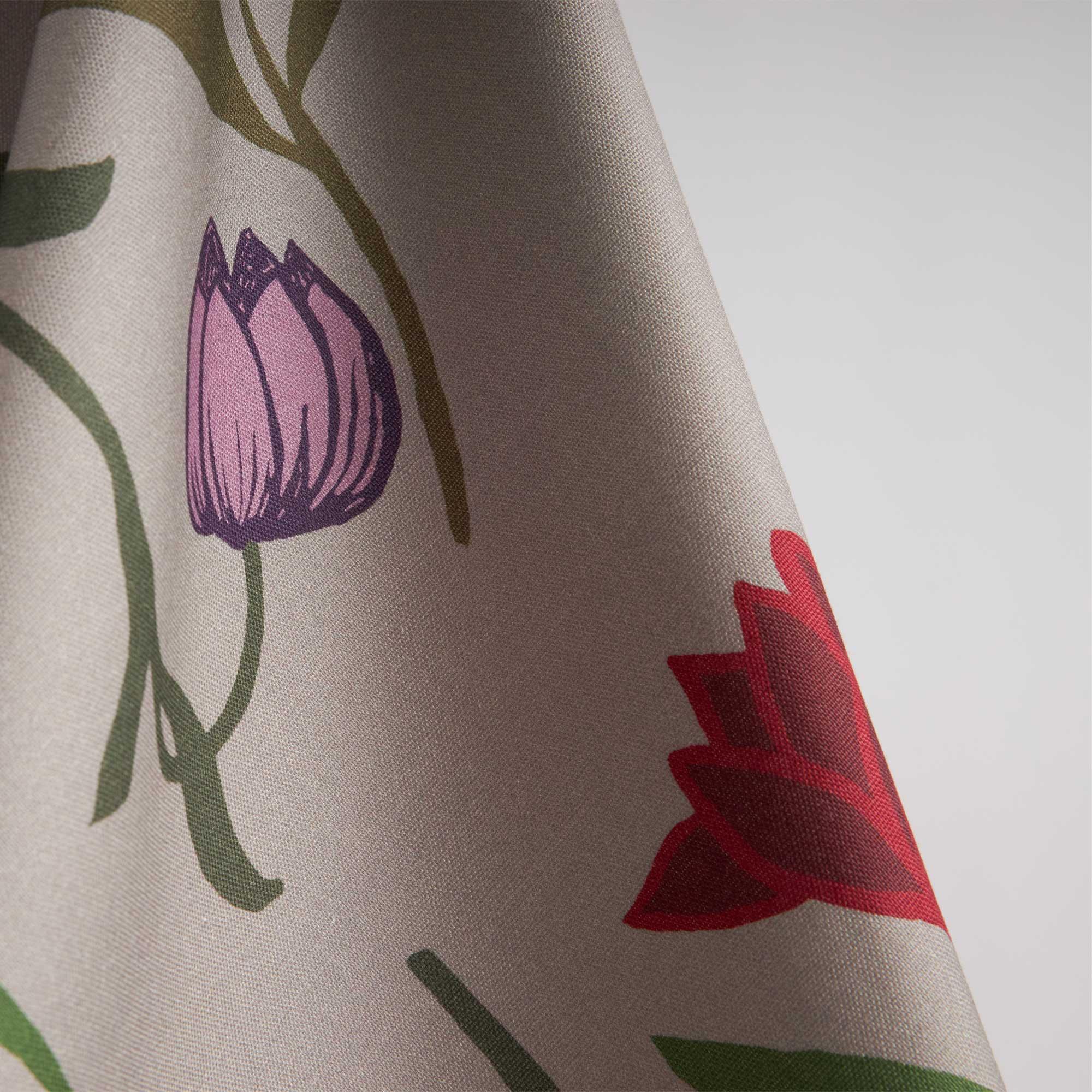 Tablecloth Picnic on the Meadow - Image 3