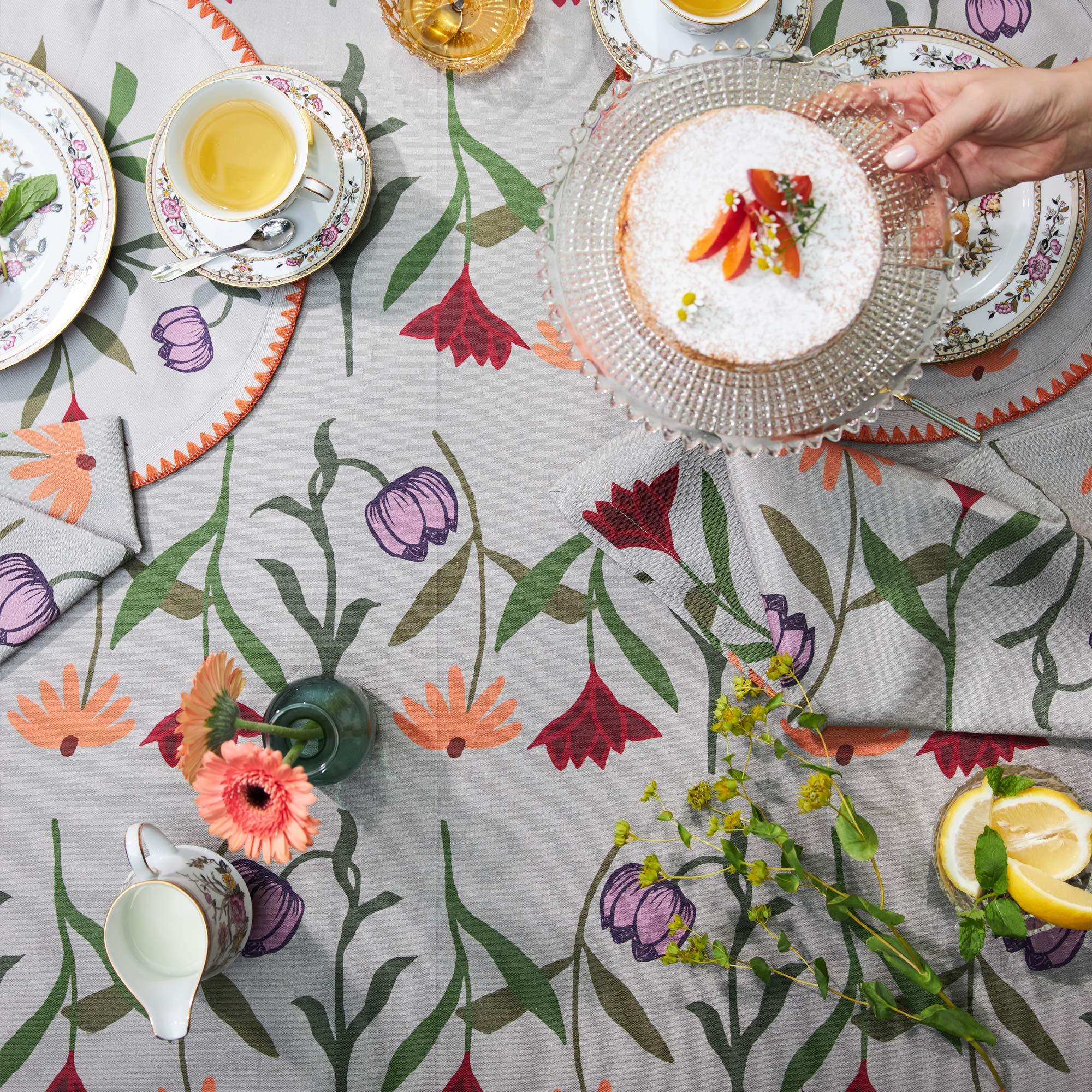 Tablecloth Picnic on the Meadow - Image 4
