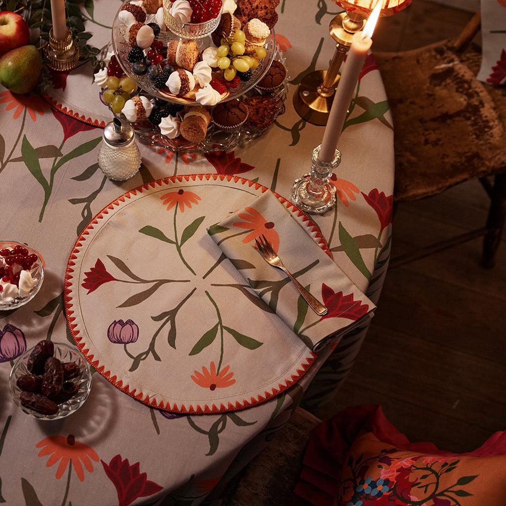 Tablecloth Picnic on the Meadow - Image 5