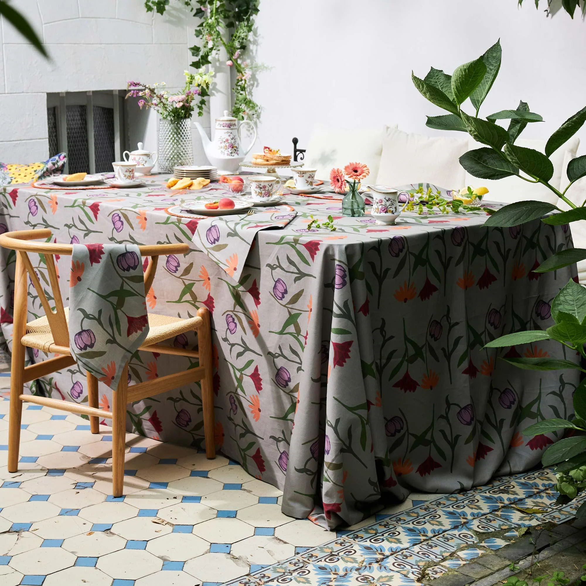 Tablecloth Picnic on the Meadow - Image 6
