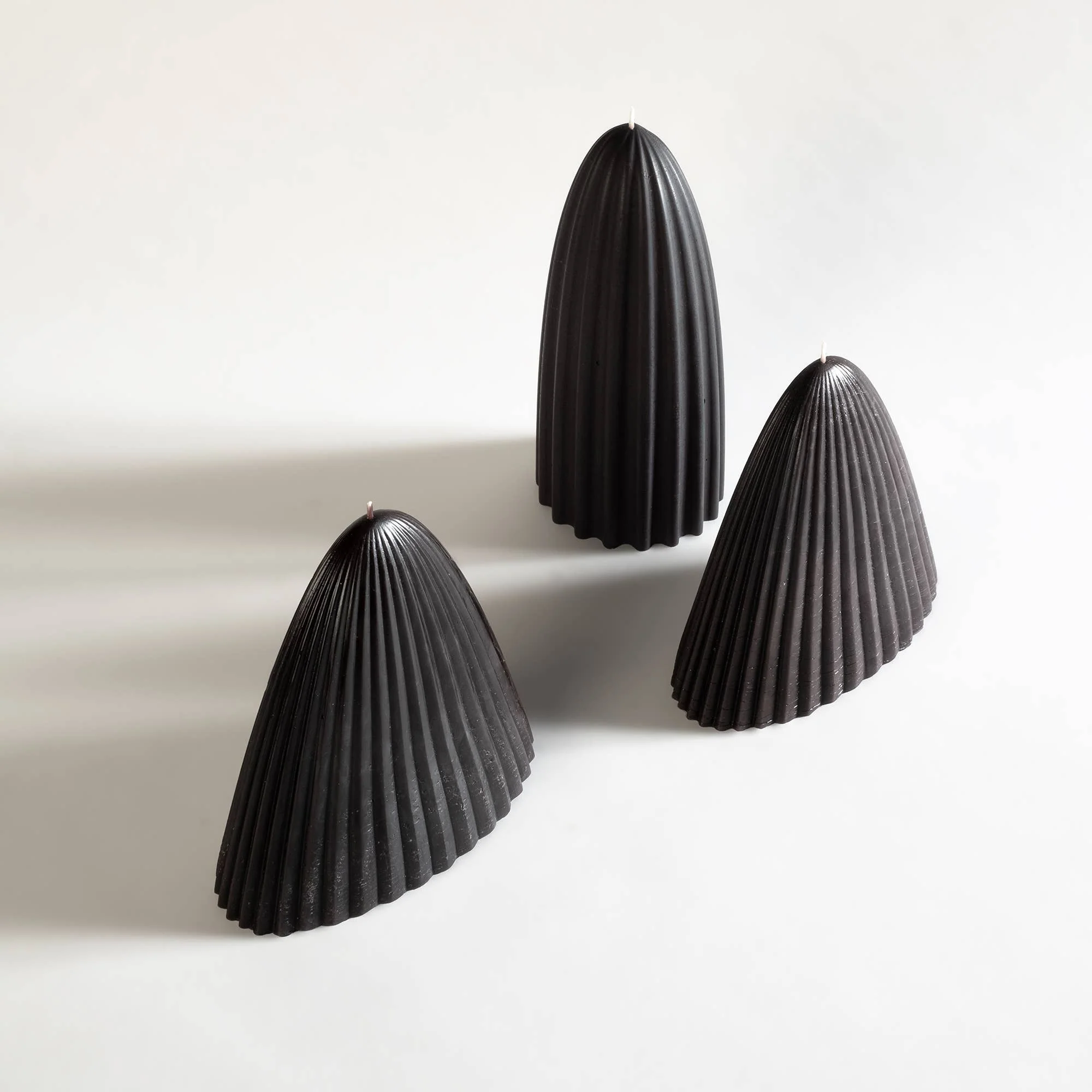 Tusk Beeswax Candle - Medium in Black - Image 4
