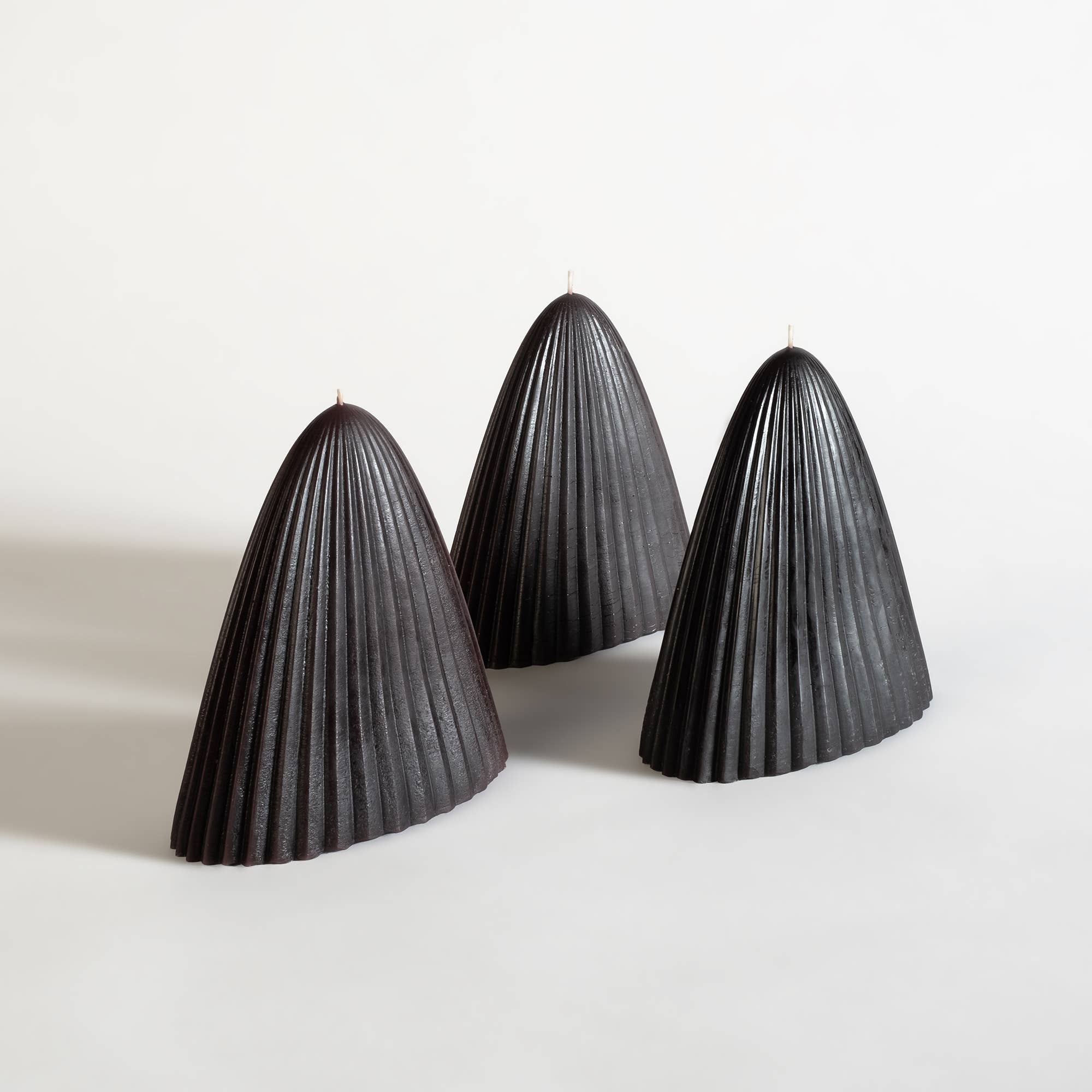 Tusk Beeswax Candle - Small in Black - Image 4