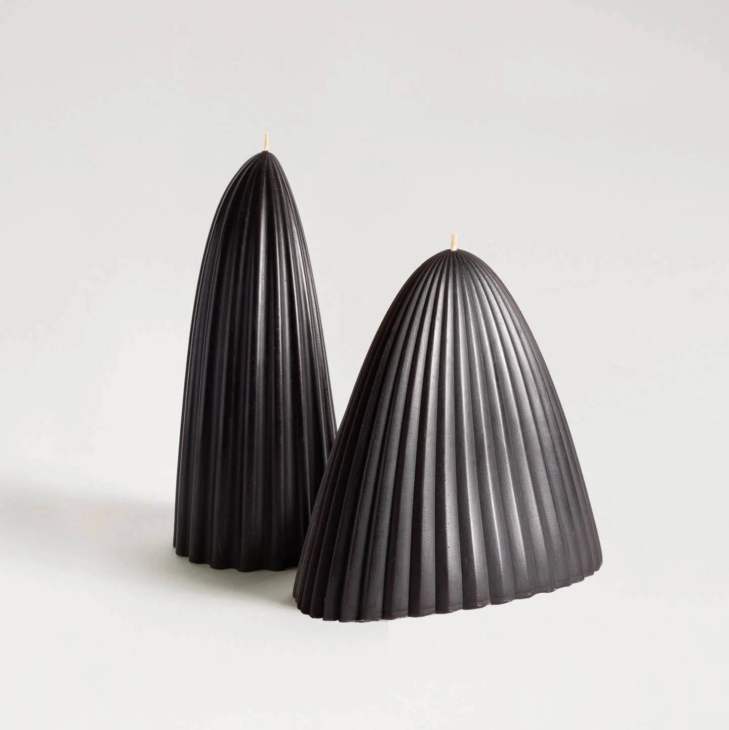 Tusk Beeswax Candle - Small in Black - Image 5